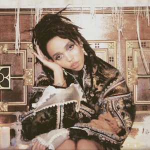 Zdjęcia dla 'FKA twigs'