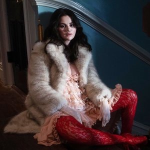 “Selena Gomez”的封面