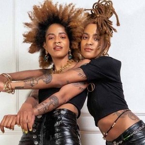 'Coco & Breezy' için resim