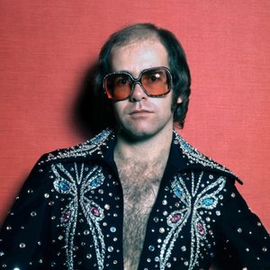 “Elton John”的封面
