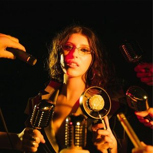 “Lindsey Lomis”的封面