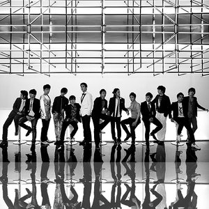 “SUPER JUNIOR”的封面