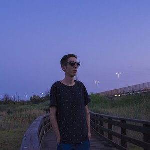 “Carlo Whale”的封面