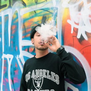 “NugLife”的封面