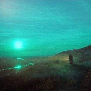 “Sacred Sky”的封面