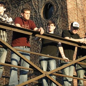 “Driving East”的封面