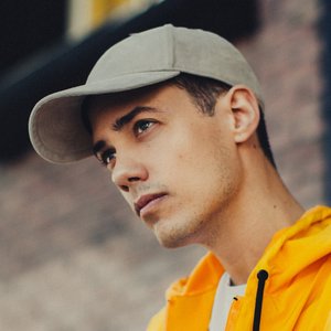 “Leroy Sanchez”的封面