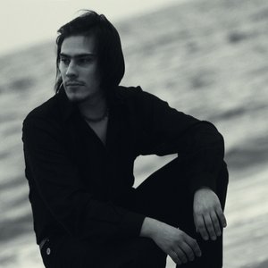 “The Best Pessimist”的封面