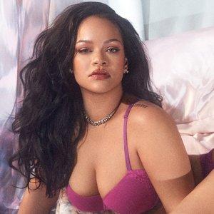 “Rihanna”的封面