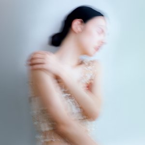 “12 hugs (like butterflies)”的封面