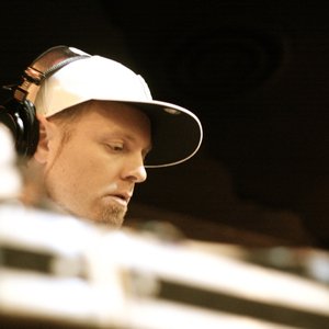 “DJ Shadow”的封面