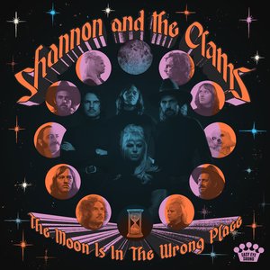 “The Moon Is In The Wrong Place (Deluxe Edition)”的封面