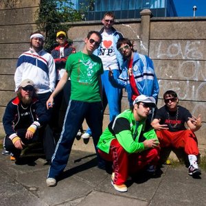 Imagen de 'Goldie Lookin' Chain'