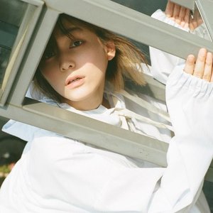 “ナナヲアカリ”的封面