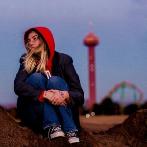 Imagem de 'too late to cry'
