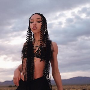 “FKA twigs”的封面