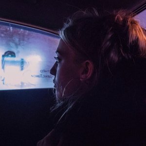 'Lonely Girl'の画像