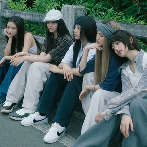 “NewJeans”的封面