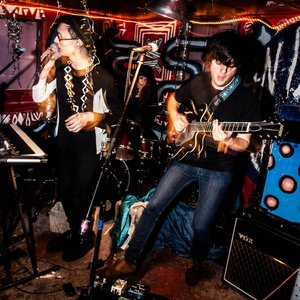 “Yoko and the Oh No's”的封面