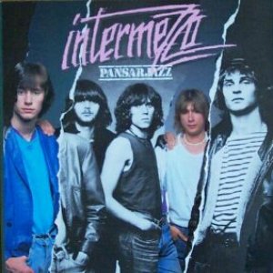 “Intermezzo”的封面