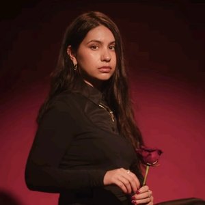 “Alessia Cara”的封面