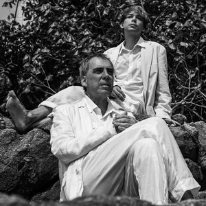 “Arnaldo Antunes & Vitor Araújo”的封面