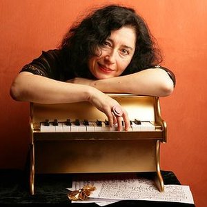 'Elena Kats-Chernin' için resim