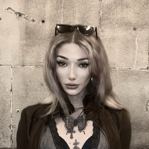 “Lou Bliss”的封面