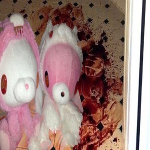 “bleeding”的封面