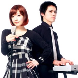 “Candles”的封面