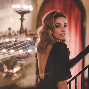 Изображение для 'Christy Altomare'