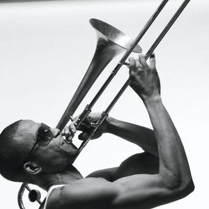 “Trombone Shorty”的封面
