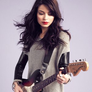 “Miranda Cosgrove”的封面