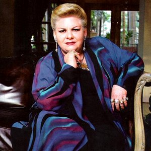 “Paquita La Del Barrio”的封面