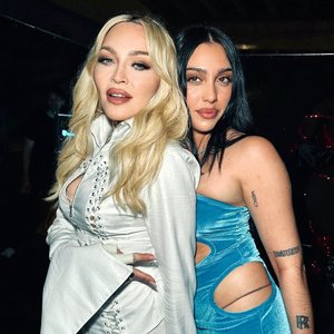 'Madonna & Lola Leon' için resim
