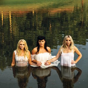 “Pistol Annies”的封面