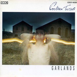 “Garlands [Bonus Tracks]”的封面