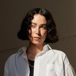 Immagine per 'Kelly Lee Owens'