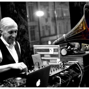 “DJ Mackie Messer”的封面