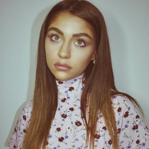 Bild für 'Andrea Russett'