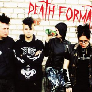 “Death Formation”的封面