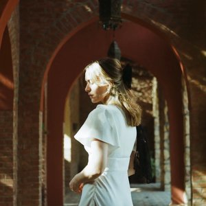 Изображение для 'Ghostly Kisses'