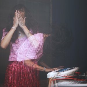 'Elysia Crampton'の画像