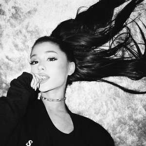 “Ariana Grande”的封面
