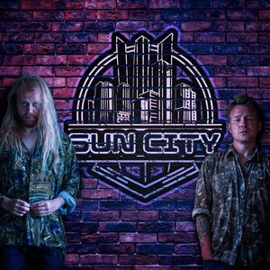 “Sun City”的封面