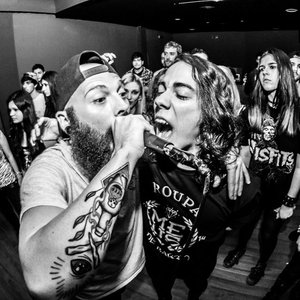 Imagen de 'Left in the Wake'