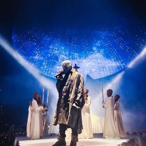 “Kanye West”的封面