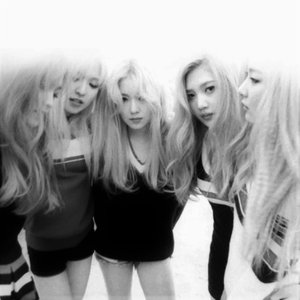 “Red Velvet”的封面