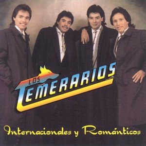 “Internacionales Y Románticos”的封面