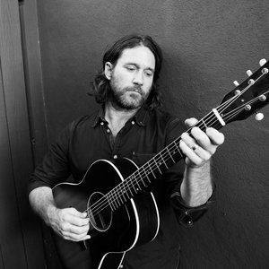 Immagine per 'Chuck Ragan'